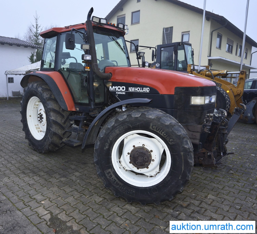 NEW HOLLAND M100 4x4 - Traktors: foto 3 NEW HOLLAND M100 4x4 - Traktors: foto 3