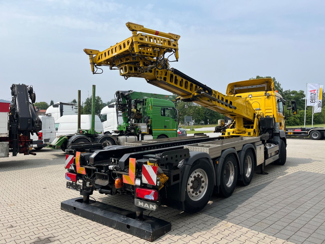 MAN TGS 35.480 8x4-4BL Deuringer Garagentransporter - Kravas auto ar manipulatoru: foto 5 MAN TGS 35.480 8x4-4BL Deuringer Garagentransporter - Kravas auto ar manipulatoru: foto 5