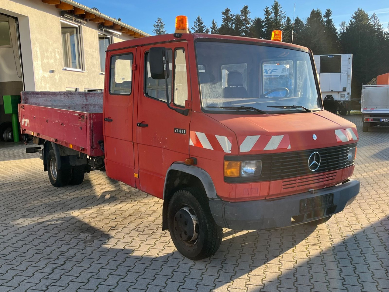Mercedes-Benz 714D Doka Pritsche - Automašīna ar kravas platformu, Kravas-pasažieru furgons: foto 2 Mercedes-Benz 714D Doka Pritsche - Automašīna ar kravas platformu, Kravas-pasažieru furgons: foto 2