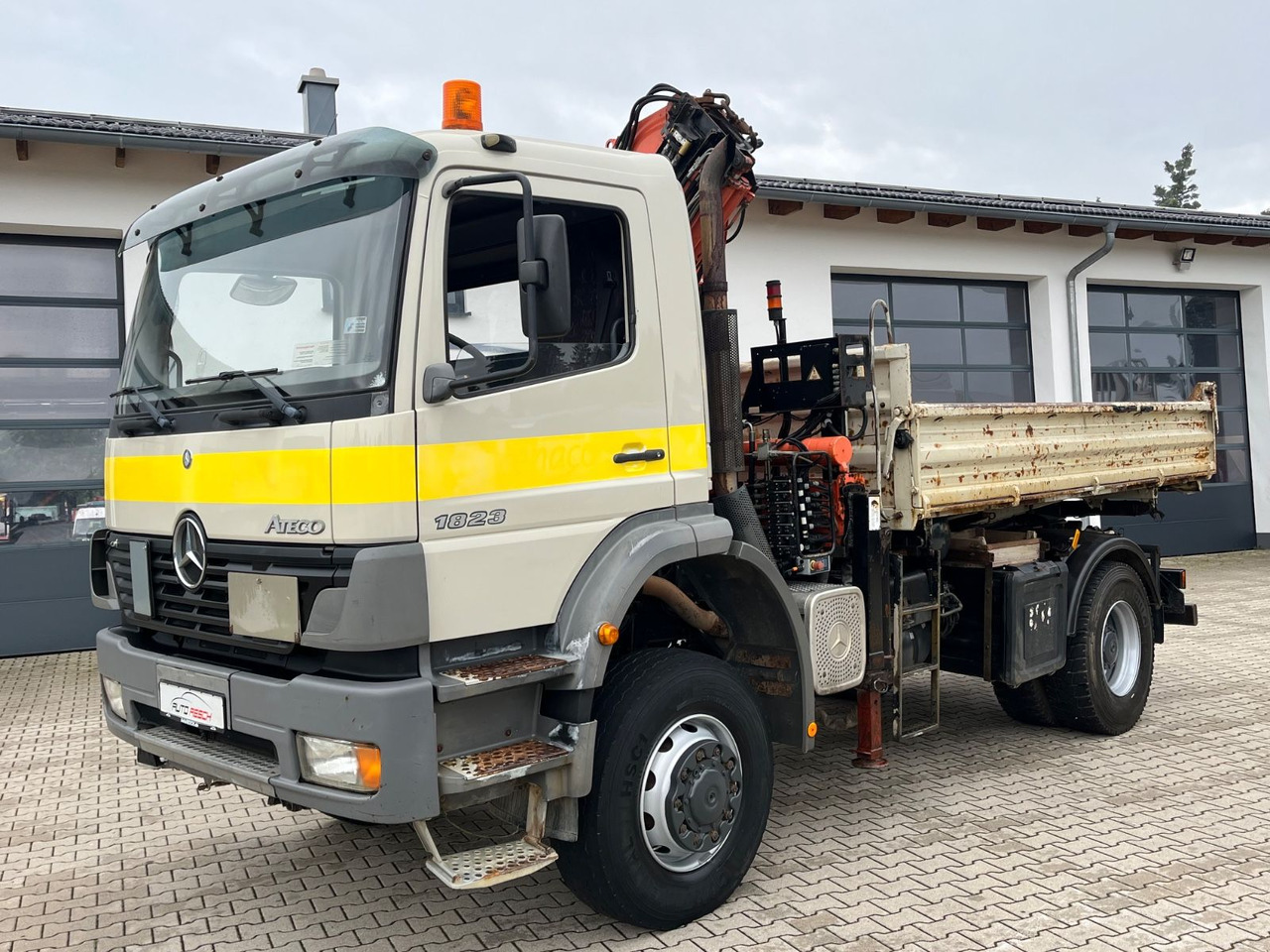 Mercedes-Benz Atego 1823 4x4 Kipper mit Kran Atlas 125.2 Funk - Kravas automašīna pašizgāzējs, Kravas auto ar manipulatoru: foto 1 Mercedes-Benz Atego 1823 4x4 Kipper mit Kran Atlas 125.2 Funk - Kravas automašīna pašizgāzējs, Kravas auto ar manipulatoru: foto 1