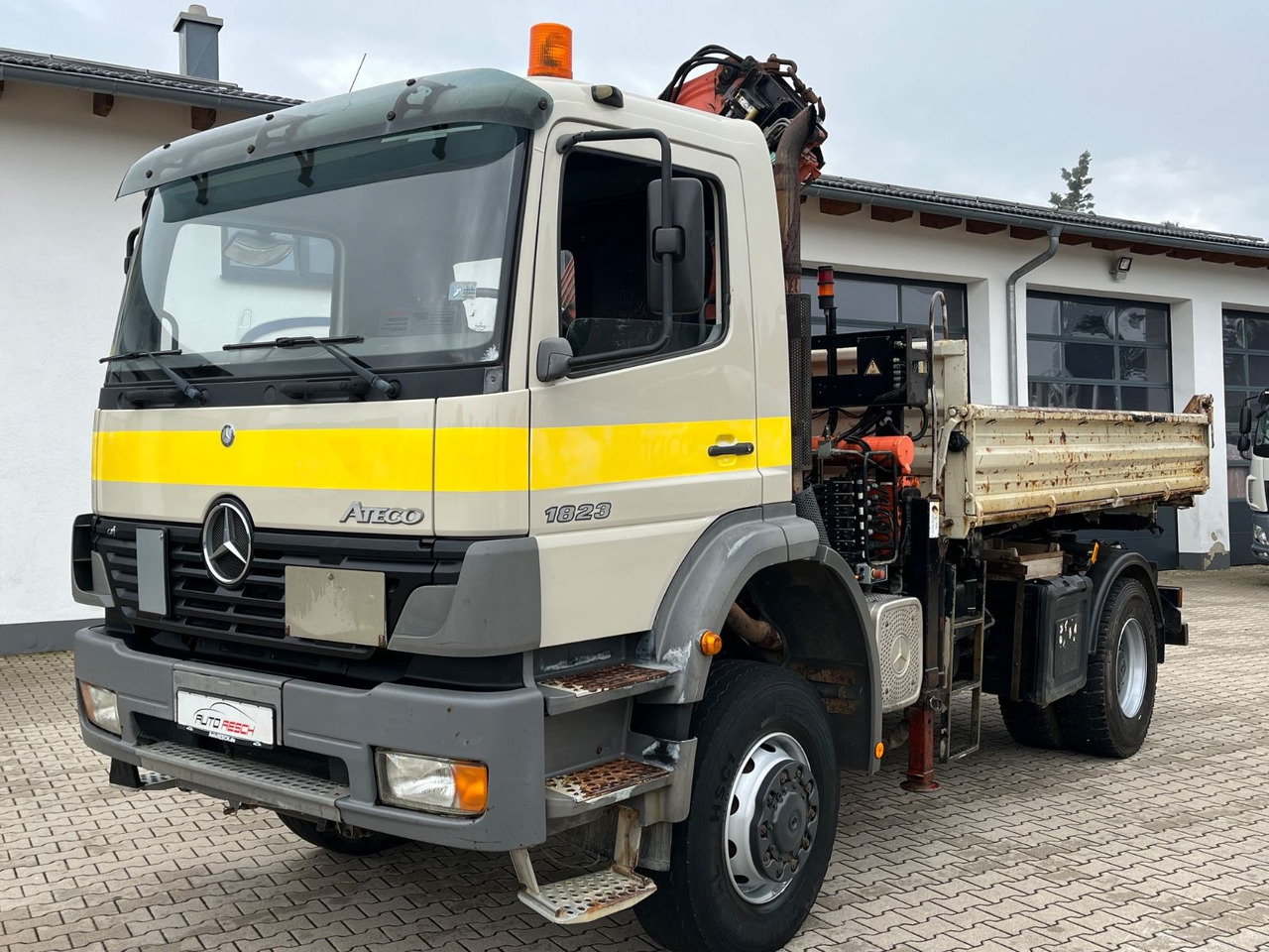 Mercedes-Benz Atego 1823 4x4 Kipper mit Kran Atlas 125.2 Funk - Kravas automašīna pašizgāzējs, Kravas auto ar manipulatoru: foto 4 Mercedes-Benz Atego 1823 4x4 Kipper mit Kran Atlas 125.2 Funk - Kravas automašīna pašizgāzējs, Kravas auto ar manipulatoru: foto 4