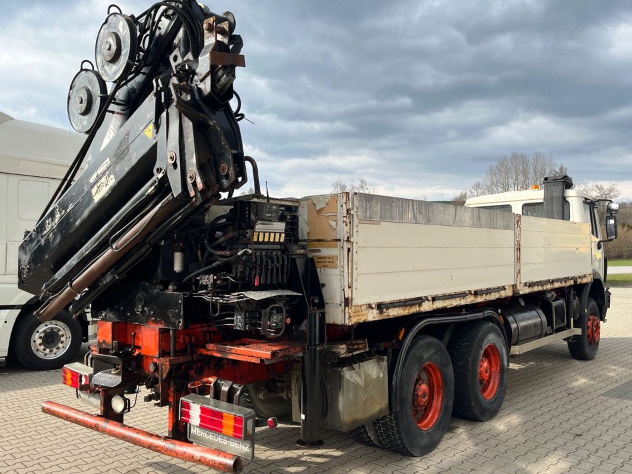 Mercedes-Benz SK 2635 6x4 V8 Pritsche mit HIAB 300-4 - Bortu kravas automašīna/ Platforma, Kravas auto ar manipulatoru: foto 5 Mercedes-Benz SK 2635 6x4 V8 Pritsche mit HIAB 300-4 - Bortu kravas automašīna/ Platforma, Kravas auto ar manipulatoru: foto 5