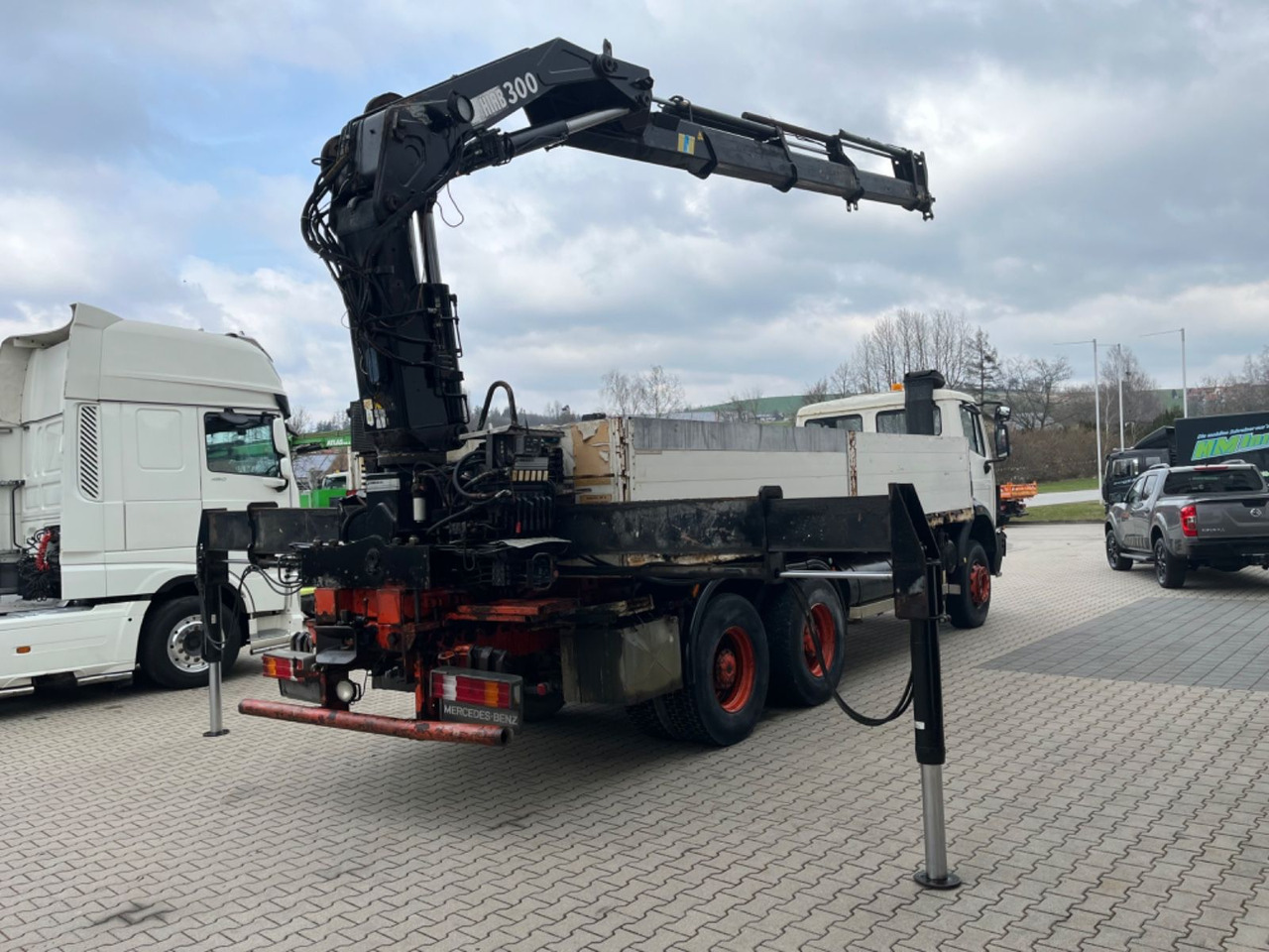 Mercedes-Benz SK 2635 6x4 V8 Pritsche mit HIAB 300-4 - Bortu kravas automašīna/ Platforma, Kravas auto ar manipulatoru: foto 3 Mercedes-Benz SK 2635 6x4 V8 Pritsche mit HIAB 300-4 - Bortu kravas automašīna/ Platforma, Kravas auto ar manipulatoru: foto 3