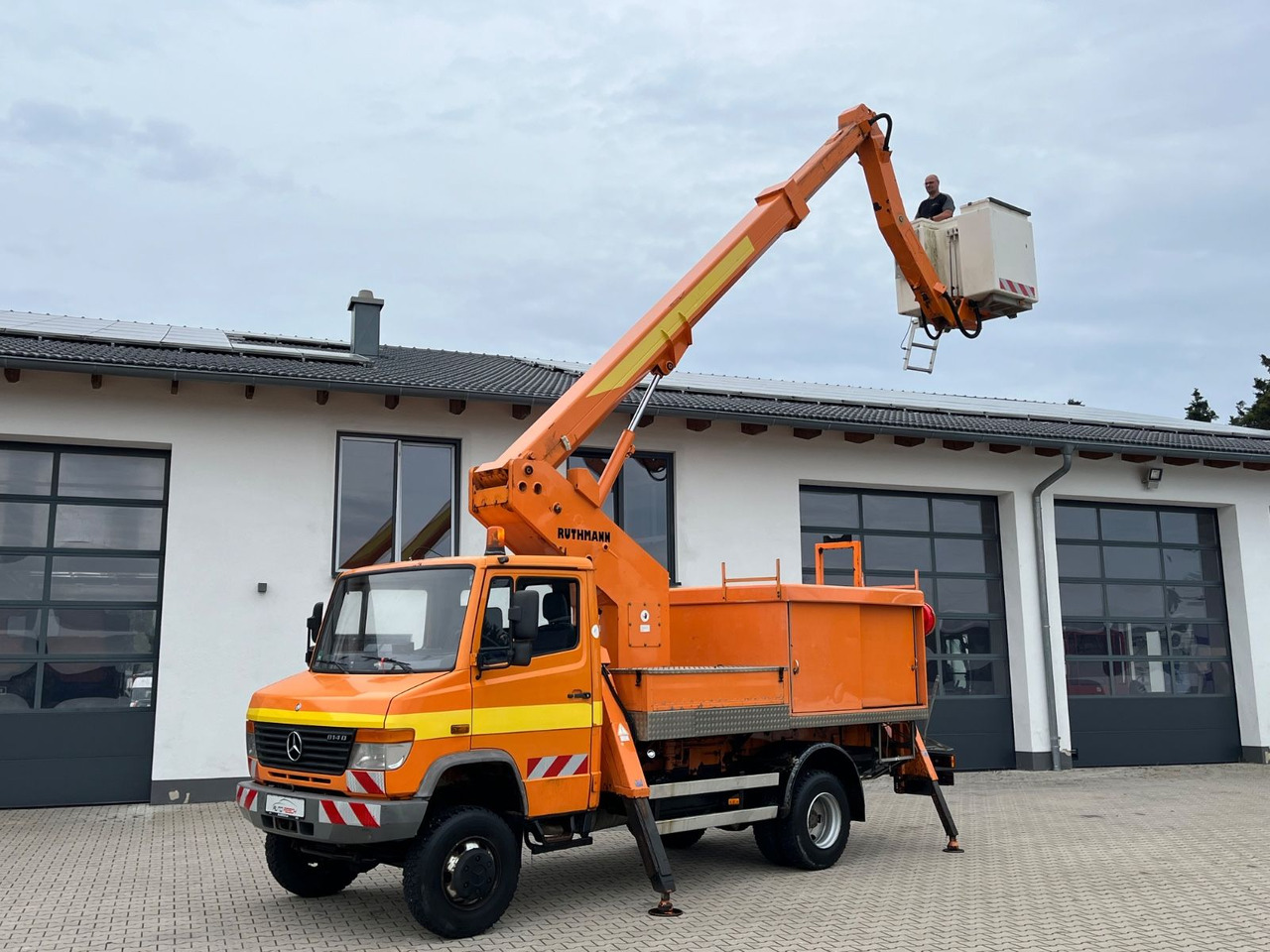 Mercedes-Benz Vario 814 DA 4x4 Ruthmann T 170 - Autopacēlājs: foto 1 Mercedes-Benz Vario 814 DA 4x4 Ruthmann T 170 - Autopacēlājs: foto 1