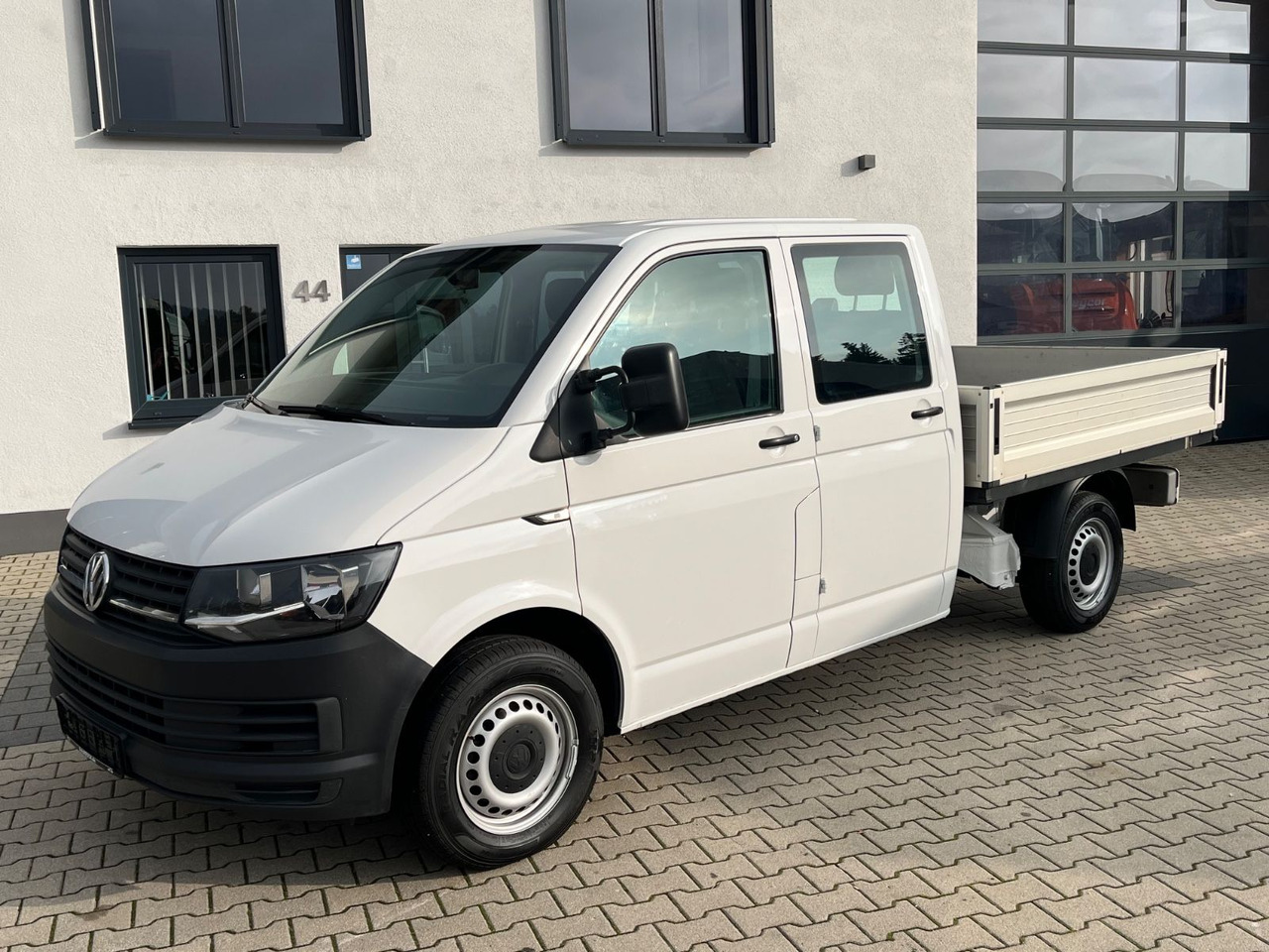 Volkswagen VW T6 DOKA Pritsche Allrad 4x4 - Automašīna ar kravas platformu, Kravas-pasažieru furgons: foto 1 Volkswagen VW T6 DOKA Pritsche Allrad 4x4 - Automašīna ar kravas platformu, Kravas-pasažieru furgons: foto 1