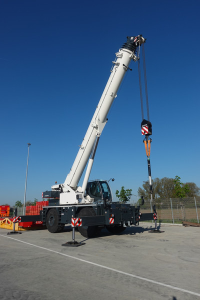 Liebherr LRT 1100-2.1 - Autoceltnis: foto 1 Liebherr LRT 1100-2.1 - Autoceltnis: foto 1