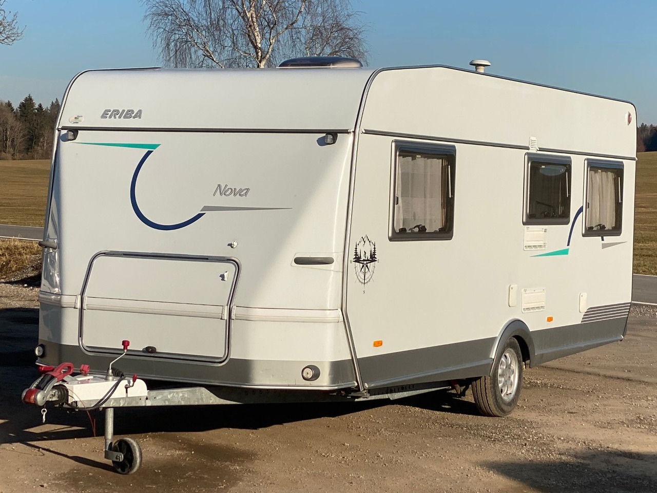 HYMER / ERIBA / HYMERCAR Nova 530 Swing mit Längsbetten und Moser, top Zu - Dzīvojamais treileris: foto 3 HYMER / ERIBA / HYMERCAR Nova 530 Swing mit Längsbetten und Moser, top Zu - Dzīvojamais treileris: foto 3