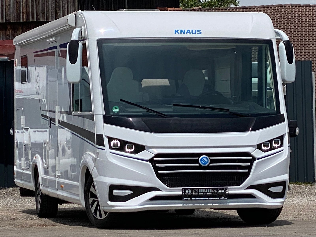 Knaus Live I 700 MEG,Automatik, Längsbetten - Integrēts kemperis: foto 1 Knaus Live I 700 MEG,Automatik, Längsbetten - Integrēts kemperis: foto 1