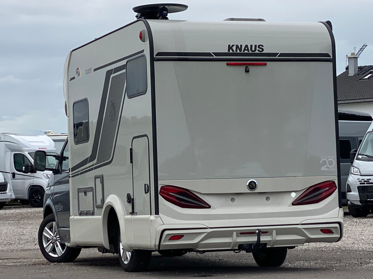 Knaus TOURER Vansation 500 MQ,4 Personen,AHK,slidebett - Daļēji integrētais kemperis: foto 4 Knaus TOURER Vansation 500 MQ,4 Personen,AHK,slidebett - Daļēji integrētais kemperis: foto 4