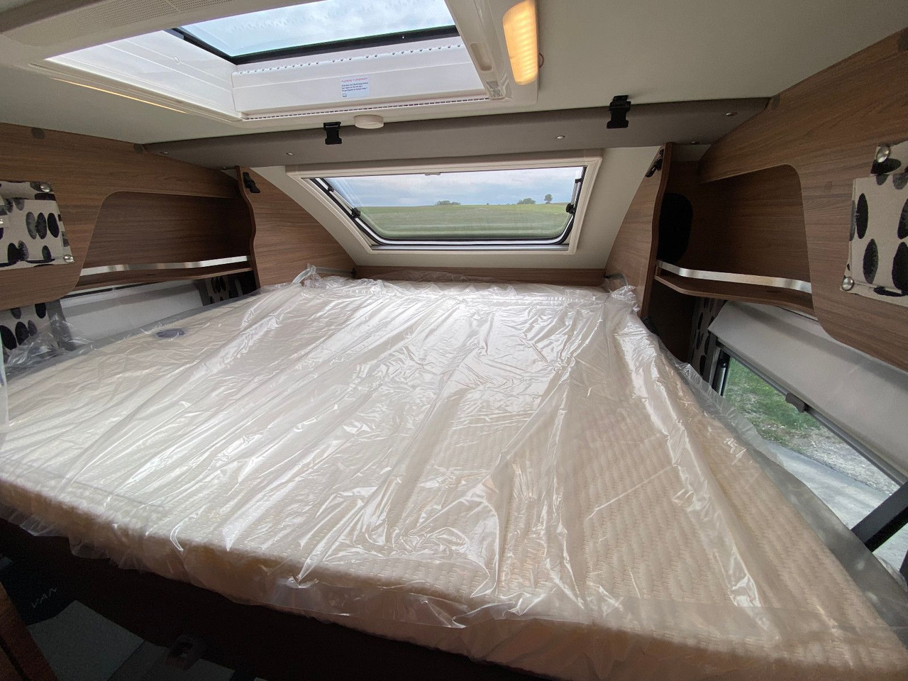 Daļēji integrētais kemperis Knaus Tourer Van 500 LT, slide Bett, 4 P. Zulassung: foto 11