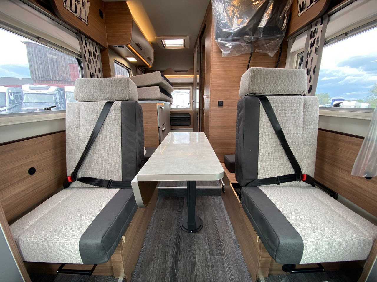 Daļēji integrētais kemperis Knaus Tourer Van 500 LT, slide Bett, 4 P. Zulassung: foto 9