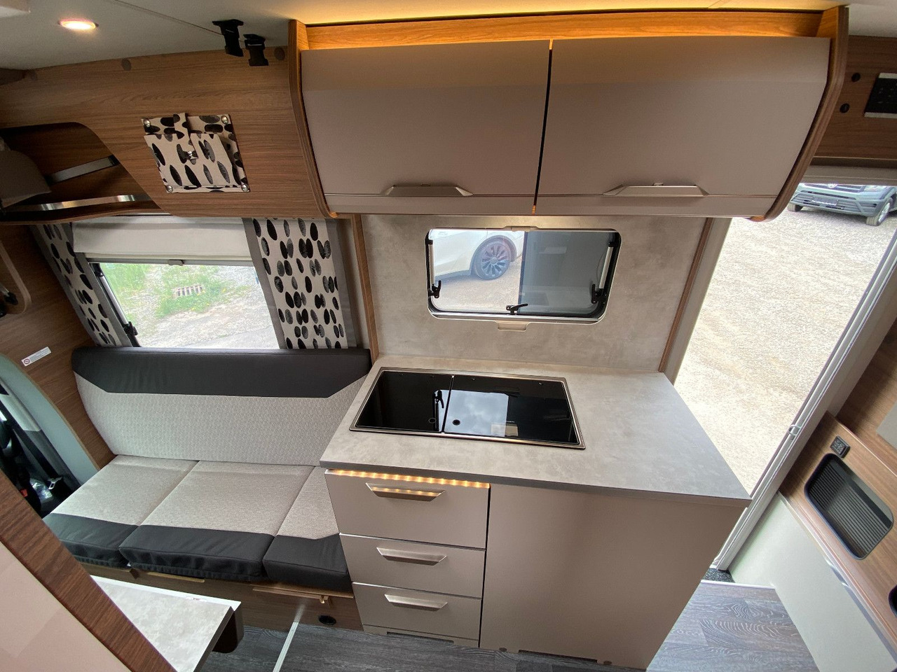 Daļēji integrētais kemperis Knaus Tourer Van 500 LT, slide Bett, 4 P. Zulassung: foto 14