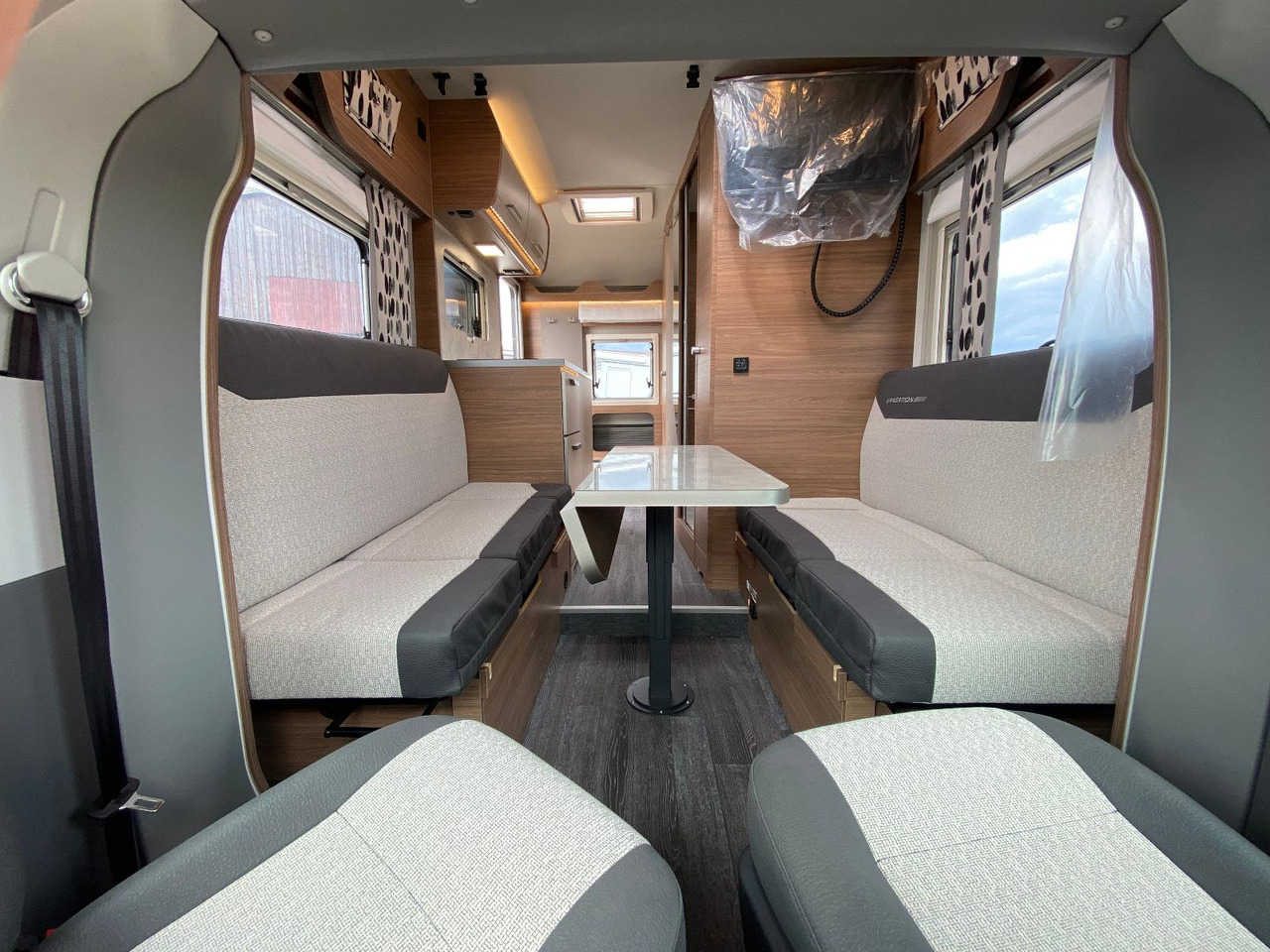 Daļēji integrētais kemperis Knaus Tourer Van 500 LT, slide Bett, 4 P. Zulassung: foto 19