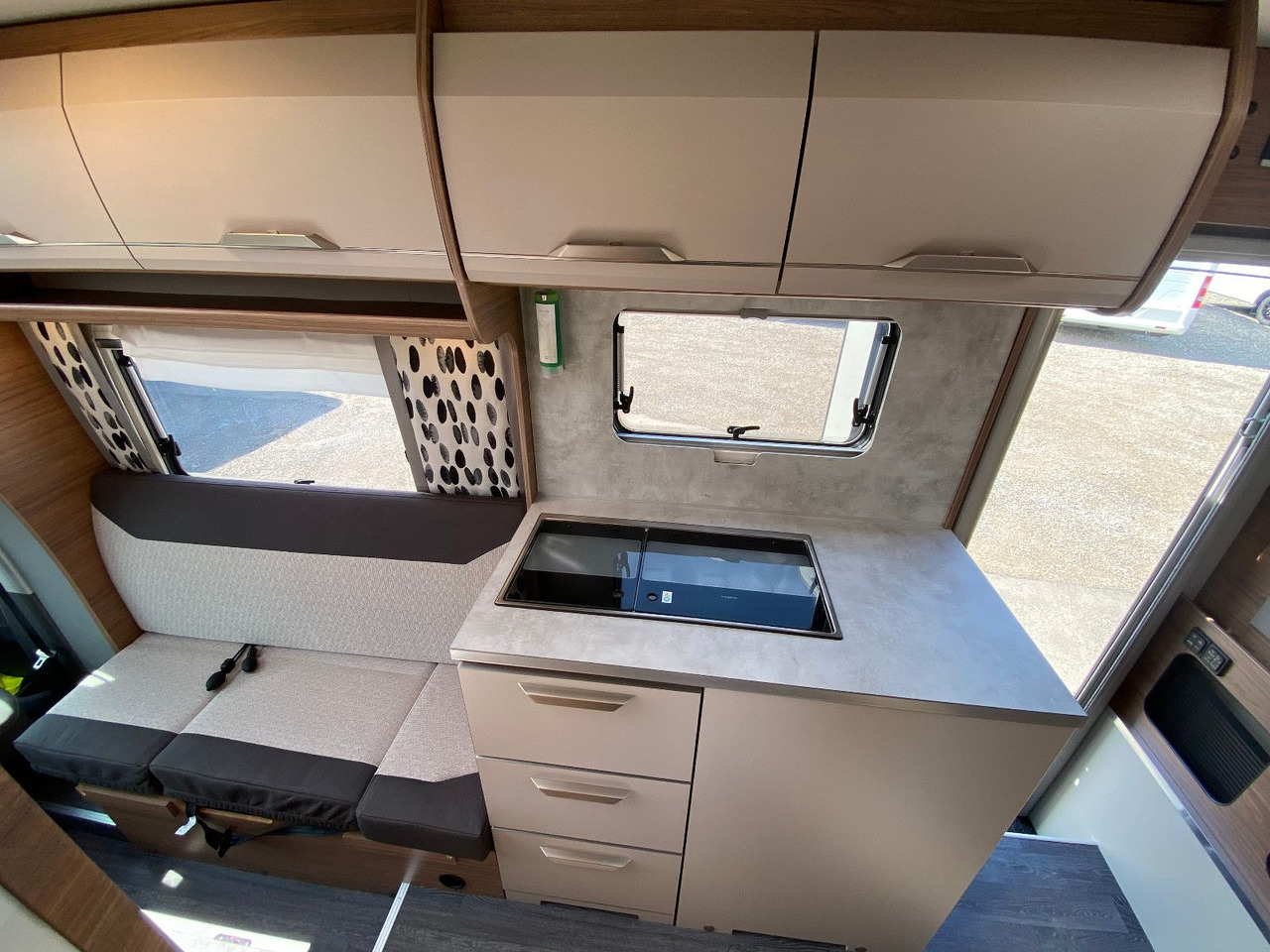 Daļēji integrētais kemperis Knaus Tourer Van Vansation 500 LT: foto 15