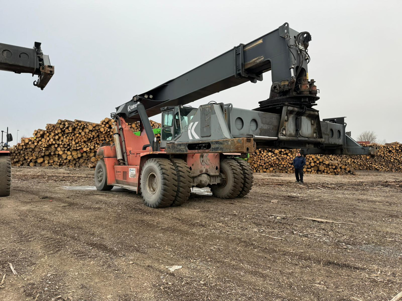 KALMAR DRF420-60S5 BJ: 2007 BStd: 32773h - Konteineru iekrāvējs: foto 1 KALMAR DRF420-60S5 BJ: 2007 BStd: 32773h - Konteineru iekrāvējs: foto 1