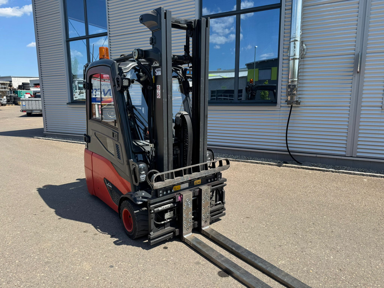 Linde E20L-02 Triplex Elektro Zinkenverstellgerät - Elektroiekrāvējs: foto 2 Linde E20L-02 Triplex Elektro Zinkenverstellgerät - Elektroiekrāvējs: foto 2