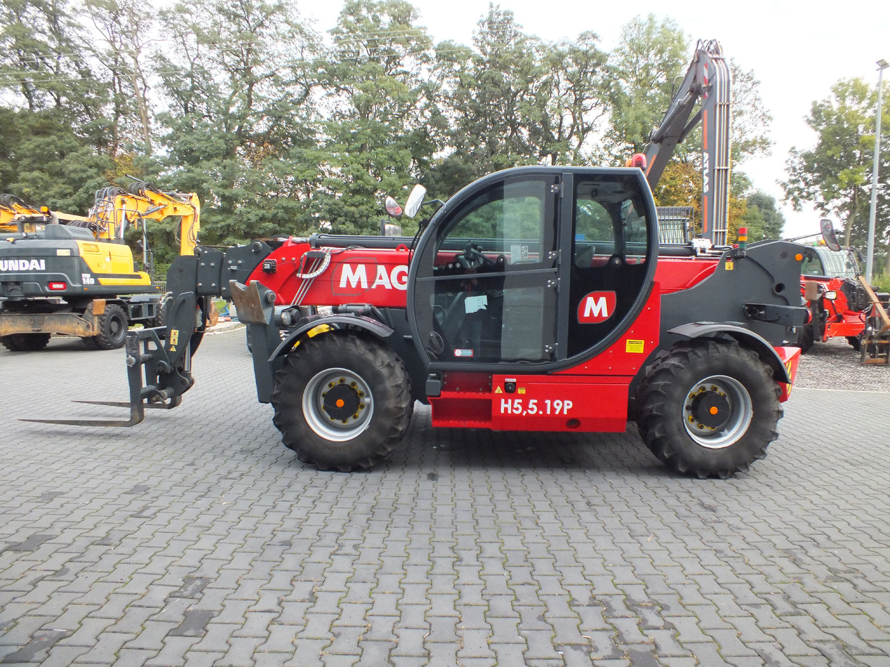 MAGNI TH5,5.19P - Teleskopiskais riteņu iekrāvējs - Celtniecības tehnika: foto 2 MAGNI TH5,5.19P - Teleskopiskais riteņu iekrāvējs - Celtniecības tehnika: foto 2