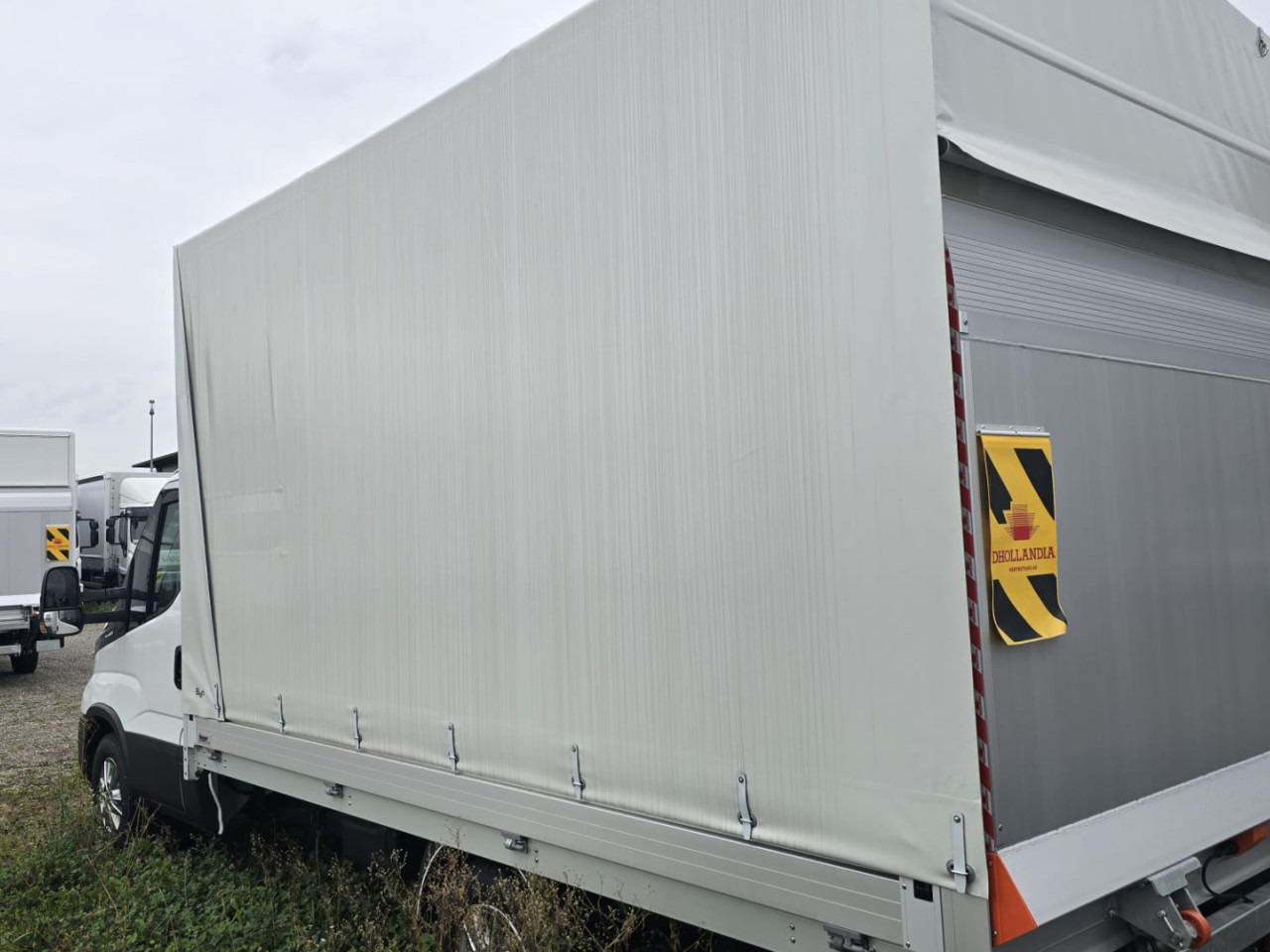 IVECO DAILY 35S18HA8 Blache mit Ladebordwand - Furgons ar tentu: foto 3 IVECO DAILY 35S18HA8 Blache mit Ladebordwand - Furgons ar tentu: foto 3