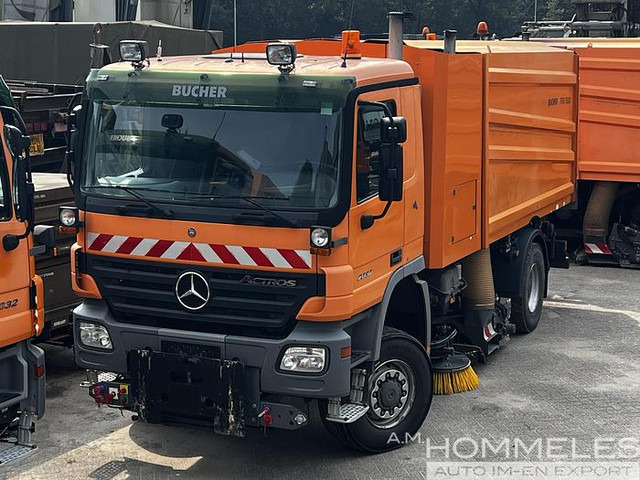 Bucher Municipal STKF 9500 4X4 - Ielu tīrīšanas mašīna: foto 1 Bucher Municipal STKF 9500 4X4 - Ielu tīrīšanas mašīna: foto 1