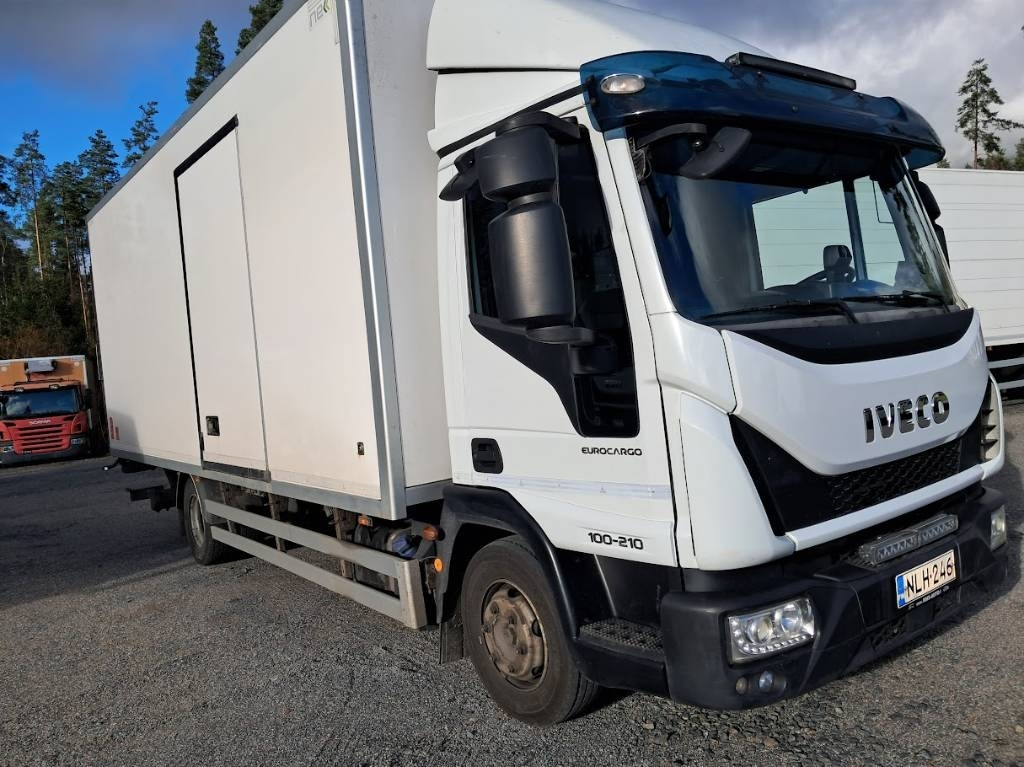 Iveco Eurocargo 100 E21 - Kravas automašīna ar slēgto virsbūvi: foto 2 Iveco Eurocargo 100 E21 - Kravas automašīna ar slēgto virsbūvi: foto 2
