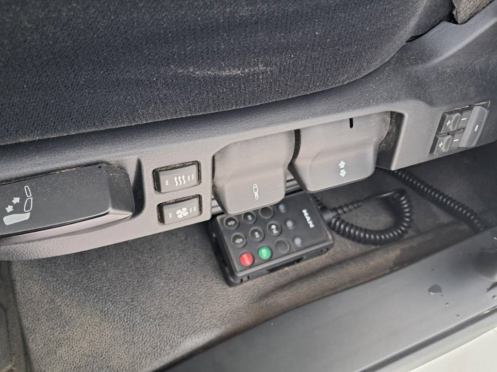 Kravas automašīna ar slēgto virsbūvi MAN TGM 15.250: foto 8