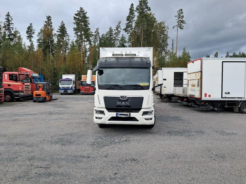 MAN TGM 15.250 - Kravas automašīna ar slēgto virsbūvi: foto 3 MAN TGM 15.250 - Kravas automašīna ar slēgto virsbūvi: foto 3