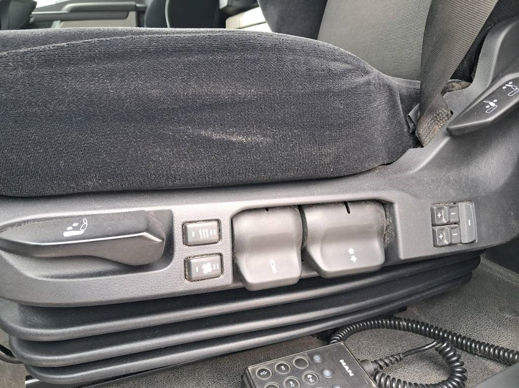 Kravas automašīna ar slēgto virsbūvi MAN TGM 15.250: foto 11