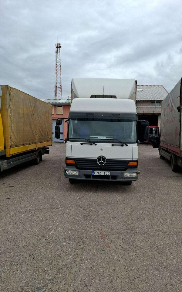 Mercedes-Benz 818 L - Kravas automašīna ar tentu: foto 3 Mercedes-Benz 818 L - Kravas automašīna ar tentu: foto 3