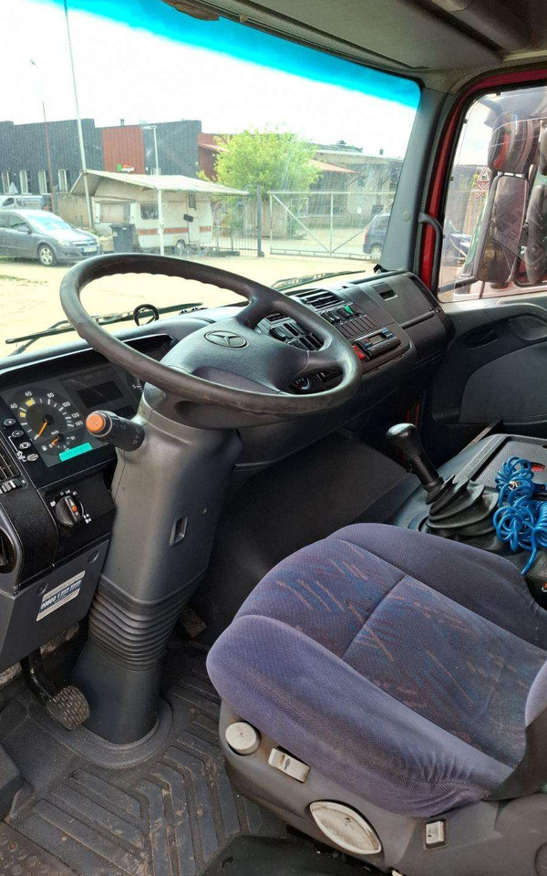 Mercedes-Benz 823 - Kravas automašīna ar tentu: foto 3 Mercedes-Benz 823 - Kravas automašīna ar tentu: foto 3