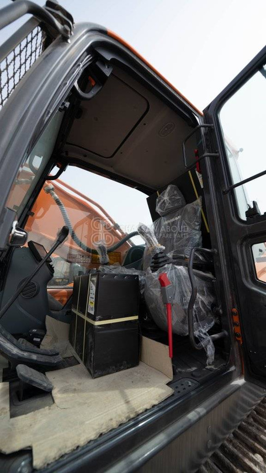 DOOSAN DX450 LCA-7M CRAWLER EXCAVATOR OPERATING WEIGHT 45 TON WITH 2.1 CBM BUCKET (HEAVY DUTY) SHOE 600MM MY2023 - Kāpurķēžu ekskavators: foto 5 DOOSAN DX450 LCA-7M CRAWLER EXCAVATOR OPERATING WEIGHT 45 TON WITH 2.1 CBM BUCKET (HEAVY DUTY) SHOE 600MM MY2023 - Kāpurķēžu ekskavators: foto 5