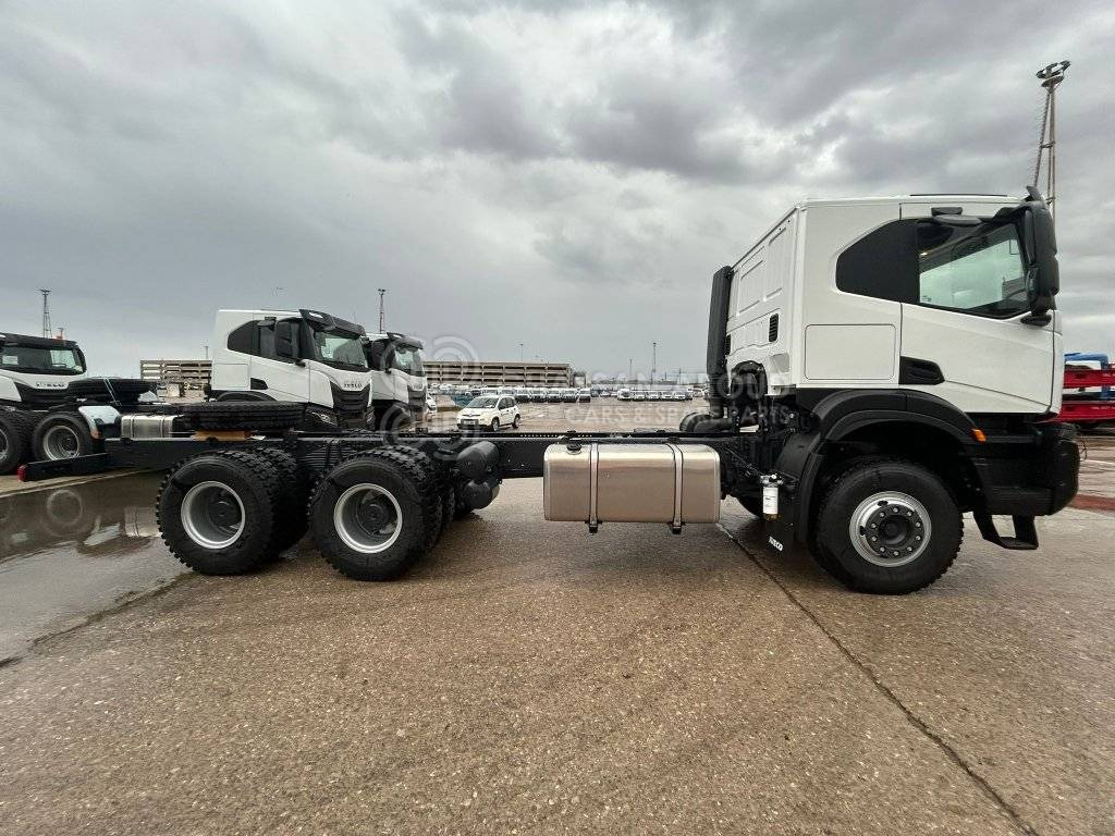 IVECO T-WAY Chassis 6×4 – GVW 33.5 Ton approx. (Tyres 12.00R20) Wheelbase 4200 MY25 - Šasija kravas automašīna: foto 2 IVECO T-WAY Chassis 6×4 – GVW 33.5 Ton approx. (Tyres 12.00R20) Wheelbase 4200 MY25 - Šasija kravas automašīna: foto 2