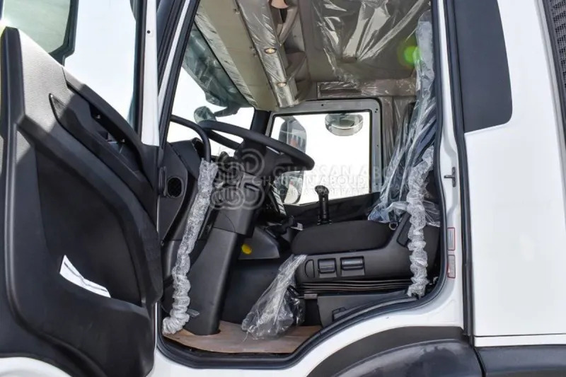 Iveco T-WAY AD380T47H 6x4 R24 Tyres Chassis - Barcelona Stock - Šasija kravas automašīna: foto 4 Iveco T-WAY AD380T47H 6x4 R24 Tyres Chassis - Barcelona Stock - Šasija kravas automašīna: foto 4