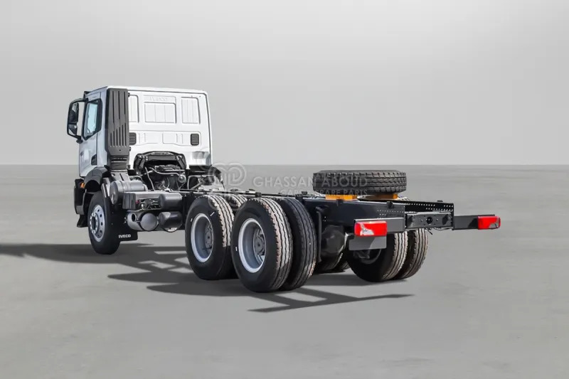 Iveco T-WAY AD380T47H 6x4 R24 Tyres Chassis - Barcelona Stock - Šasija kravas automašīna: foto 2 Iveco T-WAY AD380T47H 6x4 R24 Tyres Chassis - Barcelona Stock - Šasija kravas automašīna: foto 2
