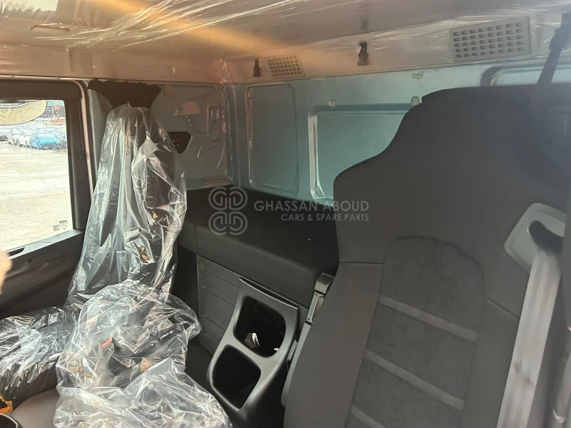 Iveco T-WAY AT380T43H 6x4 R20 Tyres Chassis - Barcelona Stock - Šasija kravas automašīna: foto 3 Iveco T-WAY AT380T43H 6x4 R20 Tyres Chassis - Barcelona Stock - Šasija kravas automašīna: foto 3