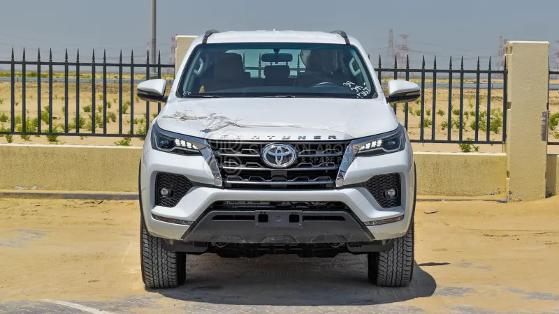 Toyota Fortuner 4x4 - SUV: foto 2 Toyota Fortuner 4x4 - SUV: foto 2