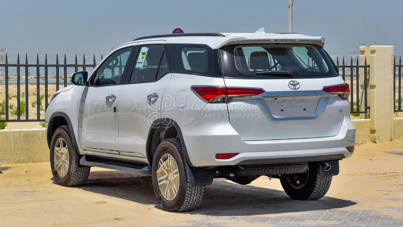 Toyota Fortuner 4x4 - SUV: foto 4 Toyota Fortuner 4x4 - SUV: foto 4