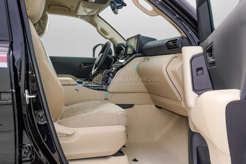 SUV Toyota Land Cruiser 300: foto 8