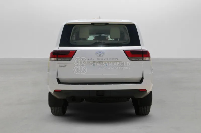 Toyota Land Cruiser 300 - SUV: foto 4 Toyota Land Cruiser 300 - SUV: foto 4