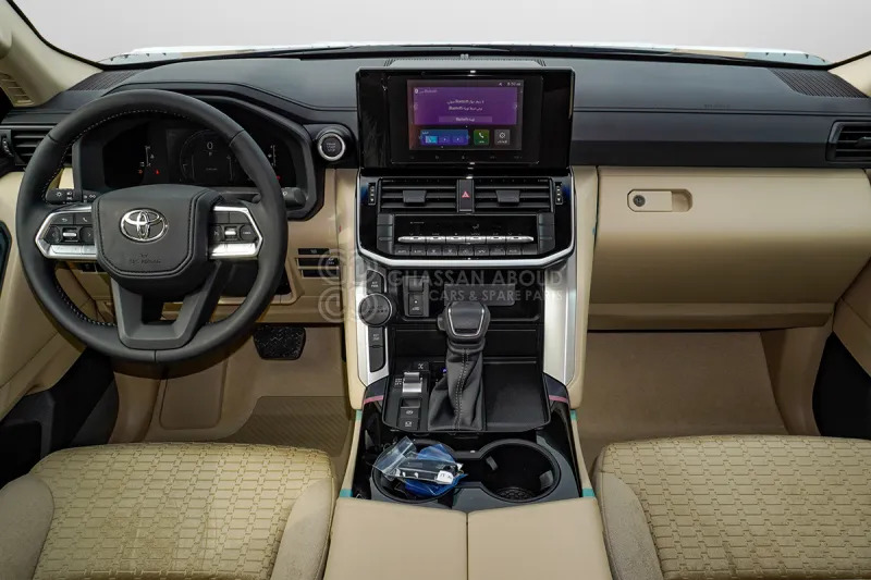 SUV Toyota Land Cruiser 300: foto 7