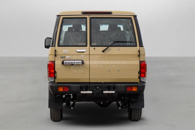 Toyota Land Cruiser HardTop LC76 4X4 - Vieglā automašīna: foto 5 Toyota Land Cruiser HardTop LC76 4X4 - Vieglā automašīna: foto 5