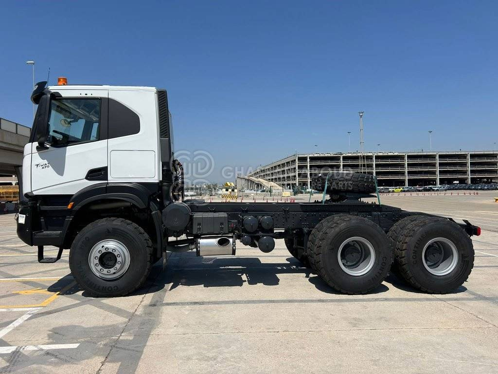 IVECO T-WAY Tractor 6×6 AT720T47WTH GVW 33 Ton HP 470 R20Tyre MY25 - Vilcējs: foto 2 IVECO T-WAY Tractor 6×6 AT720T47WTH GVW 33 Ton HP 470 R20Tyre MY25 - Vilcējs: foto 2