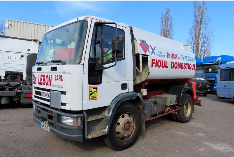 Iveco Eurocargo FUEL (DIESEL/PETROL) 8000 LITERS, COMP: 3500L,1000L, 3500L - Autocisterna, Kravas auto ar manipulatoru: foto 2 Iveco Eurocargo FUEL (DIESEL/PETROL) 8000 LITERS, COMP: 3500L,1000L, 3500L - Autocisterna, Kravas auto ar manipulatoru: foto 2