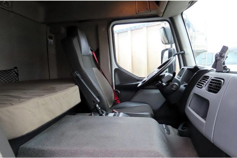 Kravas automašīna refrižerators Renault D 19T Sleeper,Thermokimg , RETARDER 2 zones temperature , loadlift: foto 12