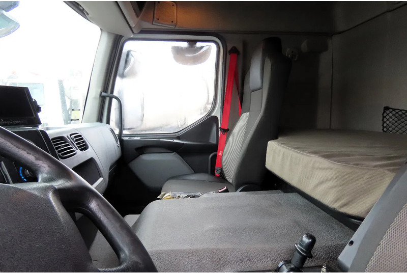 Kravas automašīna refrižerators Renault D 19T Sleeper,Thermokimg , RETARDER 2 zones temperature , loadlift: foto 13