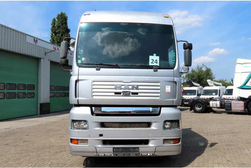 MAN TGA 18.460 Manual diesel pomp! ROYAL TRUCK! - Vilcējs: foto 3 MAN TGA 18.460 Manual diesel pomp! ROYAL TRUCK! - Vilcējs: foto 3