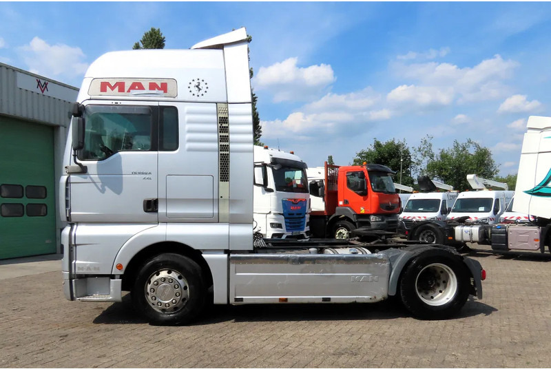 MAN TGA 18.460 Manual diesel pomp! ROYAL TRUCK! - Vilcējs: foto 4 MAN TGA 18.460 Manual diesel pomp! ROYAL TRUCK! - Vilcējs: foto 4