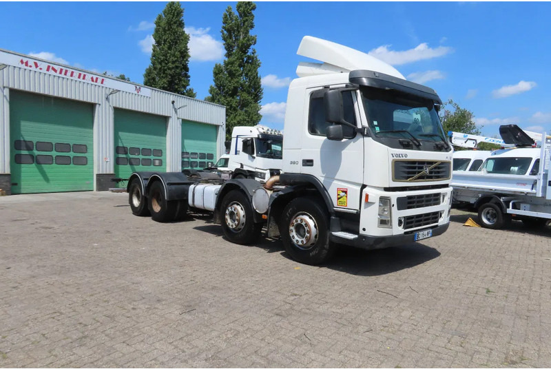 Volvo FM 12.380 8x4 FULL SPRING. 100% condition! - Šasija kravas automašīna: foto 4 Volvo FM 12.380 8x4 FULL SPRING. 100% condition! - Šasija kravas automašīna: foto 4