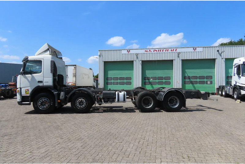 Volvo FM 12.380 8x4 FULL SPRING. 100% condition! - Šasija kravas automašīna: foto 2 Volvo FM 12.380 8x4 FULL SPRING. 100% condition! - Šasija kravas automašīna: foto 2