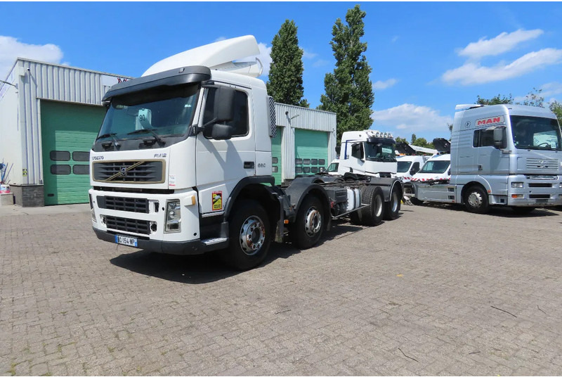 Volvo FM 12.380 8x4 FULL SPRING. 100% condition! - Šasija kravas automašīna: foto 2 Volvo FM 12.380 8x4 FULL SPRING. 100% condition! - Šasija kravas automašīna: foto 2