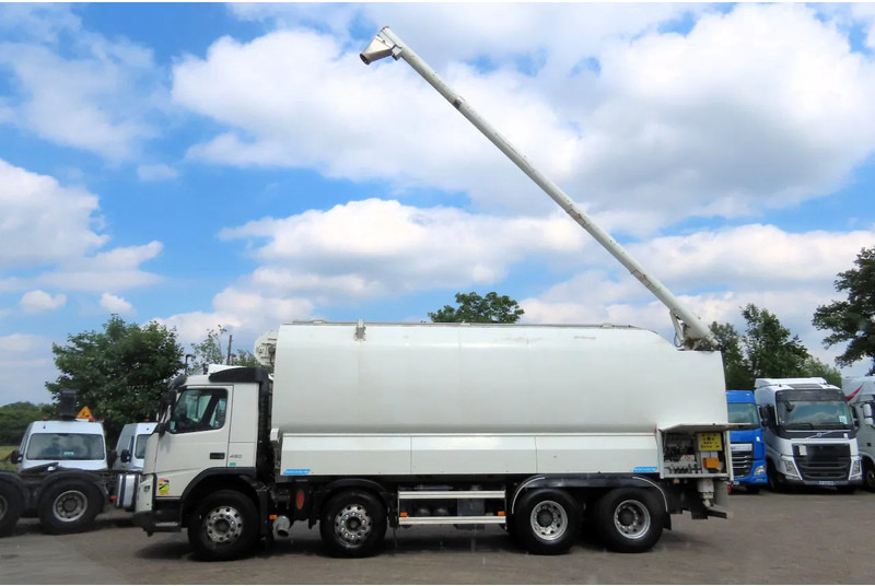 Volvo FMX 450 8x4 AUGER, radio control, 7 COMP. Full Volvo Service! . EXCELLENT condition - Autocisterna: foto 2 Volvo FMX 450 8x4 AUGER, radio control, 7 COMP. Full Volvo Service! . EXCELLENT condition - Autocisterna: foto 2